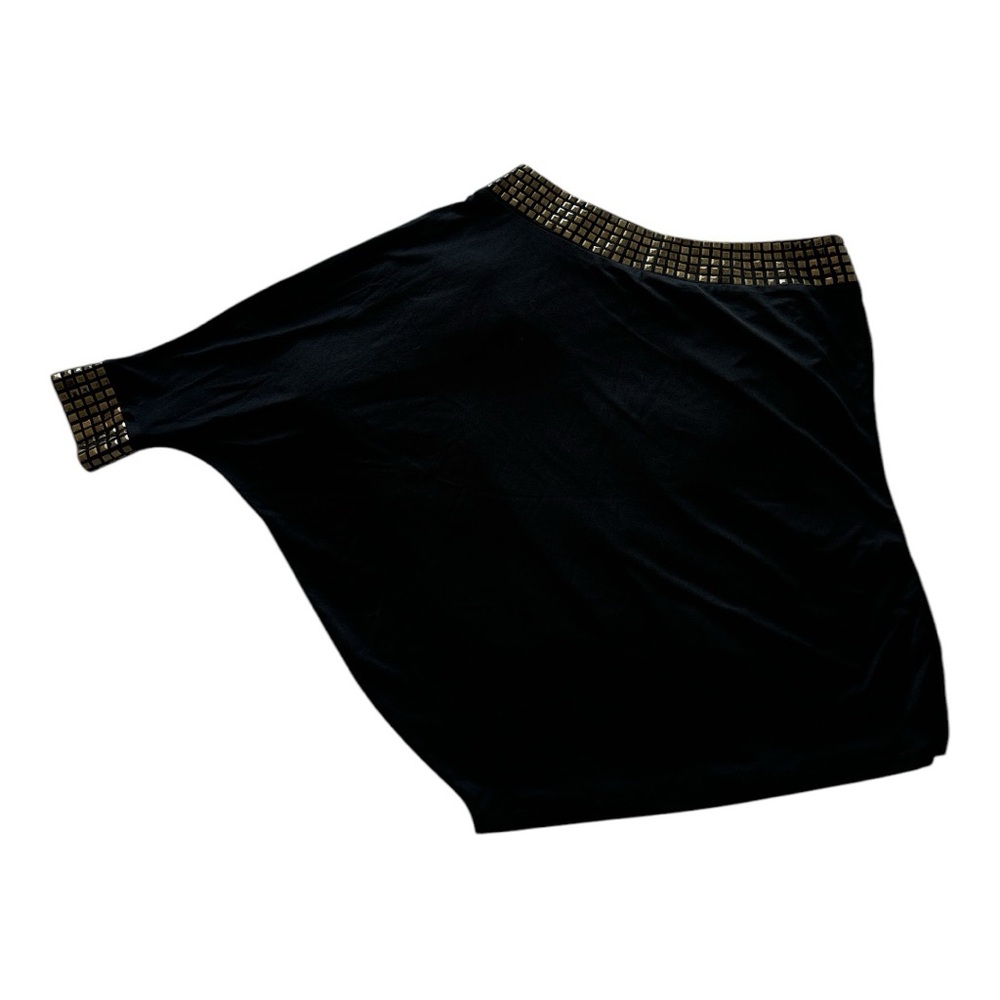 Blouse: a sleeve
Color Black
Size: S